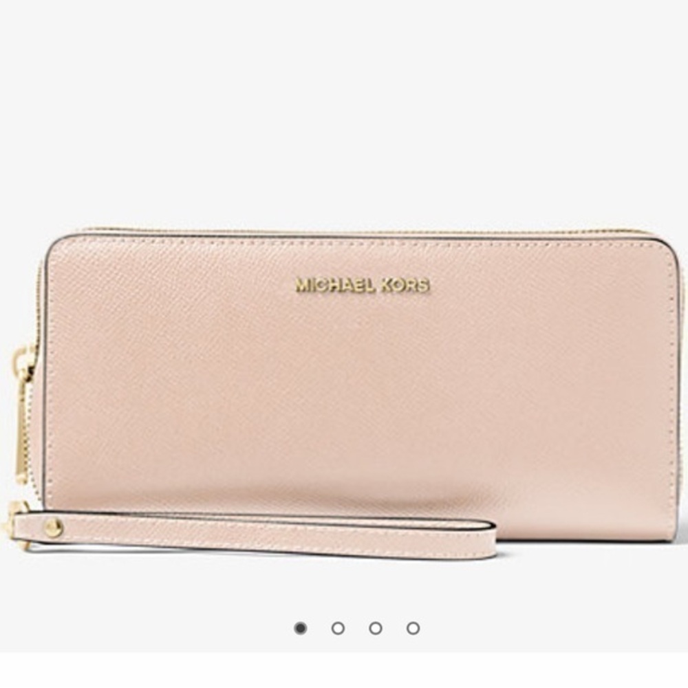 Like New Michael Kors Blush Wristlet